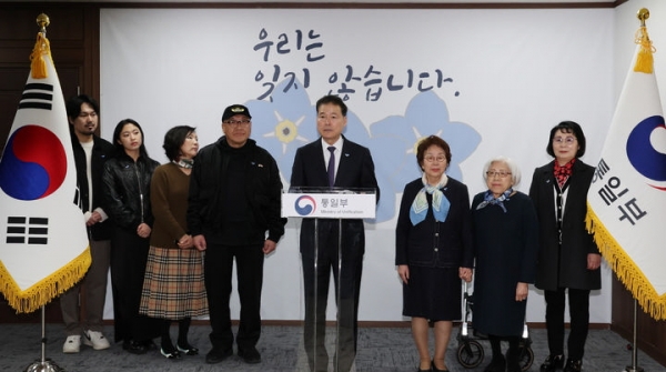 김영호 통일부 장관이 27일 오전 서울 종로구 정부서울청사에서 열린 납북자, 억류자, 국군포로 가족 및 단체 간담회에 참석해 발언하고 있다. ⓒ뉴시스