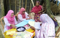 이동 진료 서비스를 통해 산전 검사를 받는 방글라데시 랑푸르 주민