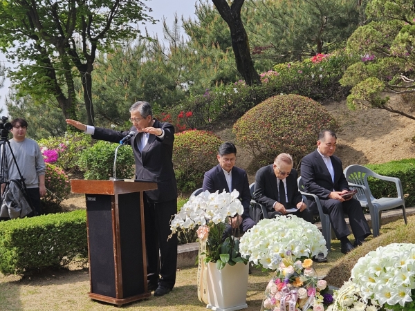 이철신 목사 축도