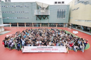 초록우산은 로레알코리아 임직원들과 함께 특수학교 재학 중인 아동의 서울 송파구 롯데월드 봄 나들이를 지원했다