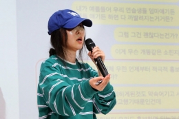 그룹 &#039;뉴진스&#039; 소속사 어도어 민희진 대표가 하이브(HYBE)를 상대로 낸 의결권 행사금지 가처분의 심문이 다음 주 서울중앙지법에서 열린다. 사진은 민 대표가 지난달 25일 오후 서울 강남구 한국컨퍼런스센터에서 열린 긴급 기자회견에서 입장을 밝히고 있는 모습. ⓒ뉴시스