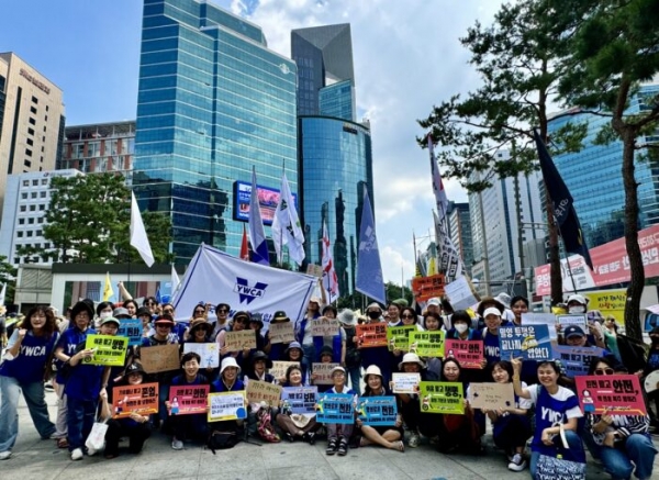 한국YWCA연합회는 9월 7일 서울 강남대로에서 열린 '907 기후정의행진'에 참여하며 기후위기 대응과 기후정의를 촉구했다