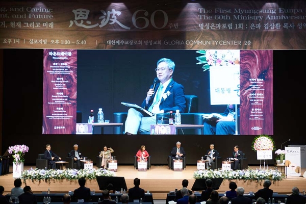 라운드테이블이 진행되고 있다. ⓒ명성교회