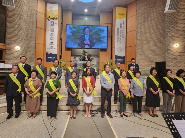 참좋은교회(담임목사 박용철)는 박 목사의 취임 100일을 맞아 ‘붕어빵전도부흥회’와 ‘새 생명 축제 발대식’을 개최했다