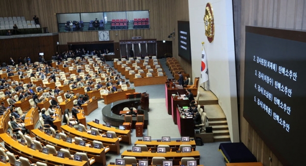 5일 오전 서울 여의도 국회 본회의장에서 최재해 감사원장, 이창수 서울중앙지검장, 조상원 4차장검사, 최재훈 반부패수사2부장에 대한 탄핵소추안이 상정되고 있다. ⓒ뉴시스