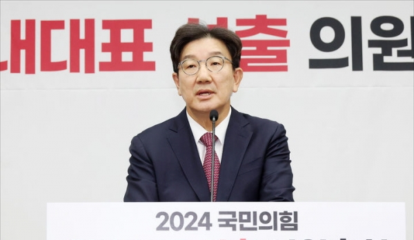 권성동 국민의힘 신임 원내대표가 12일 서울 여의도 국회에서 열린 2024 국민의힘 원내대표 선출 의원총회에서 당선 소감을 밝히고 있다. ⓒ뉴시스