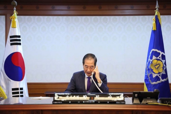 한덕수 대통령 권한대행 겸 국무총리가 15일 오전 조 바이든 美 대통령과 통화하고 있다. ⓒ총리실