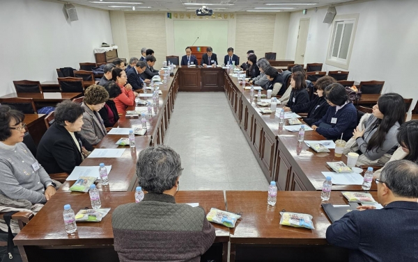 예장 합동 여성사역자특별위원회가 지난 16일의 간담회에서 제109회 총회에서 결의된 ‘여성강도권’에 대한 여성사역자들의 의견을 경청했다. 