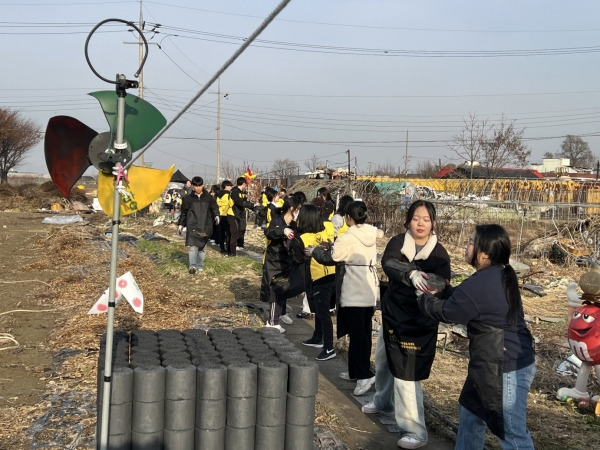 서울신학대학교-유한대학교 연탄나눔운동 진행