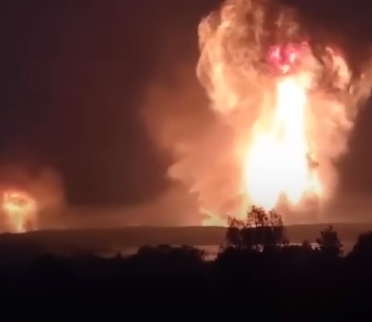 벙커버스터 GBU-57로 말미암아 폭발이 일어난 현장의 모습. 