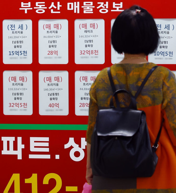 서울 집값 급등세에 6월 가계대출 증가액이 7조 원에 근접하며 5개월 연속 증가세를 이어가고 있다