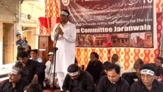 라와다리 테흐릭(Rwadari Tehreek) 의장 삼손 살라맛이 지난 2023년 8월 16일 자라왈라 지역에서 발생한 기독교인 대상 공격 2주년을 맞아 열린 자라왈라 시위 현장에서 발언하고 있다