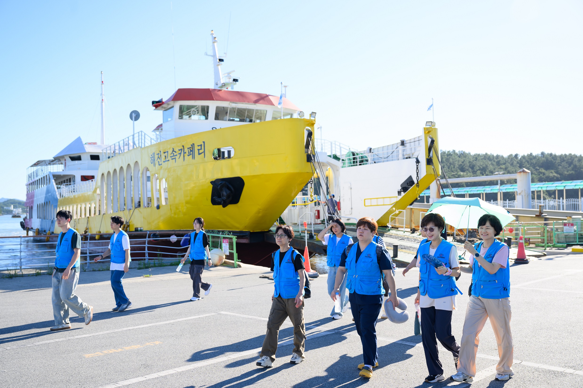 예수병원 관계자들이 섬마을 무료 진료 봉사에 나섰다