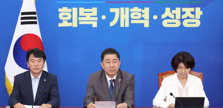 김병기 더불어민주당 원내대표가 4일 오전 서울 여의도 국회에서 열린 정책조정회의에서 발언을 하고 있다. ⓒ뉴시스