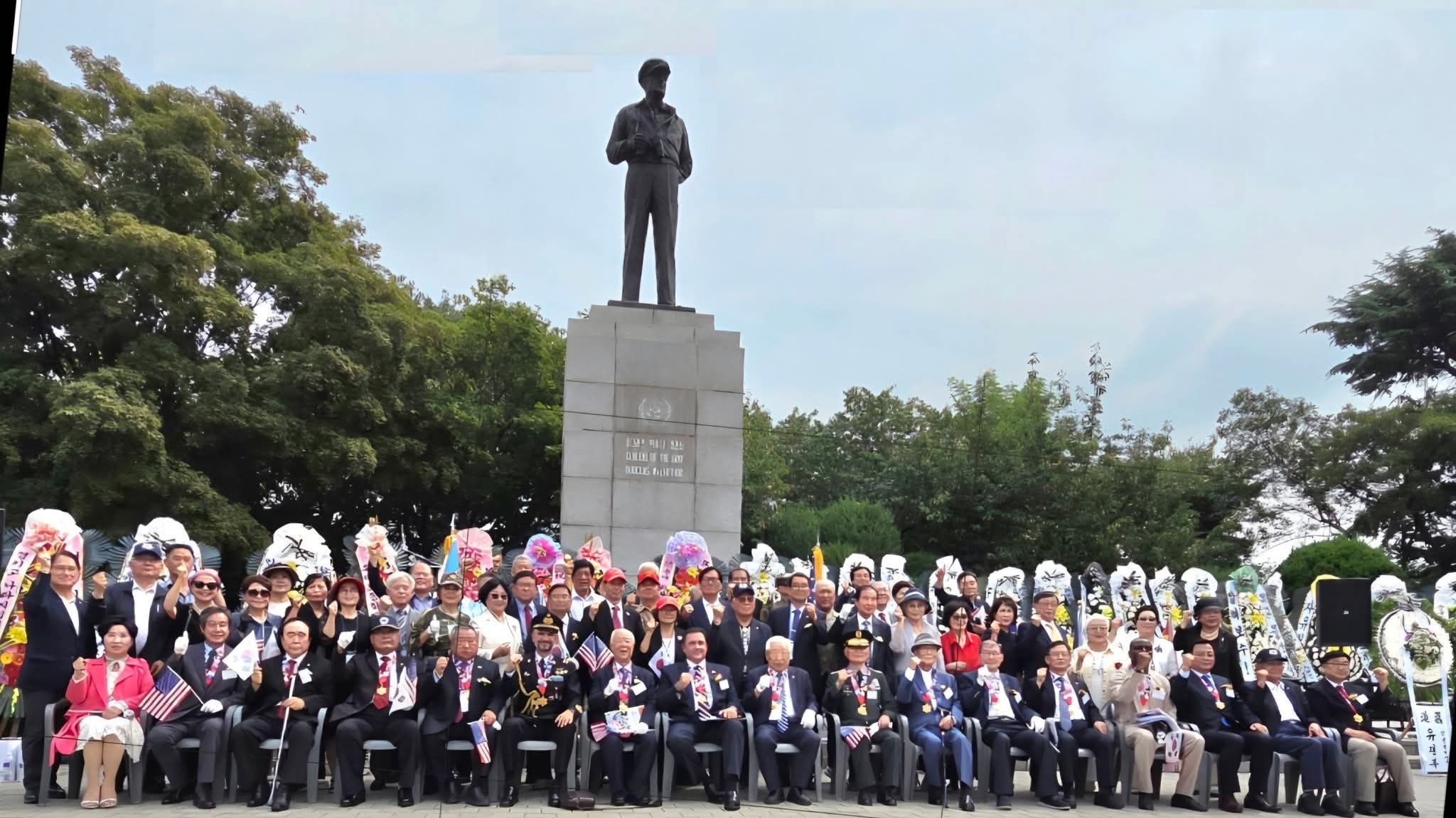 한미맥아더장군기념사업회가 인천자유공원 맥아더 동상 앞 광장에서 ‘인천상륙작전 전승기념식’을 개최했다