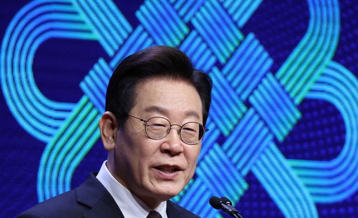 이재명 대통령이 22일(현지 시간) 미국 뉴욕의 한 호텔에서 열린 동포 간담회에서 인사말을 하고 있다. ⓒ뉴시스