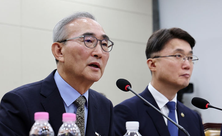 김영섭 KT 대표이사가 24일 오전 서울 여의도 국회 과학기술정보방송통신위원회 전체회의에서 열린 대규모 해킹사고(통신·금융) 관련 청문회에서 질의에 답하고 있다. ⓒ뉴시스