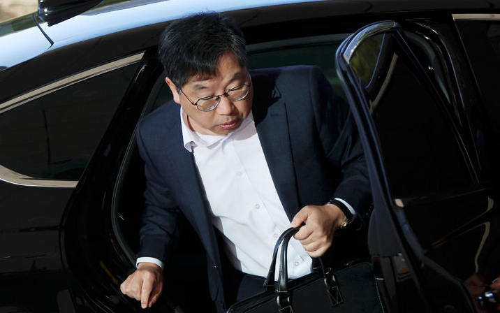 대장동 사건 항소 포기를 두고 검찰 조직 내부에서 거센 반발이 이어지고 있는 가운데 노만석 검찰총장 직무대행이 10일 오전 서울 서초구 대검찰청으로 출근하고 있다. ⓒ뉴시스