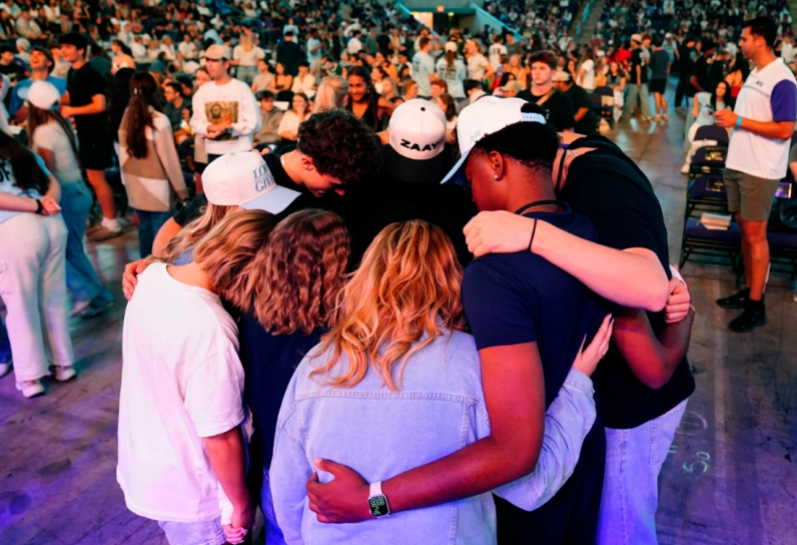 지난 10월 21일 애리조나주 피닉스의 그랜드캐니언대학교에서 열린 대규모 유나이트어스 행사가 개최되고 있는 모습