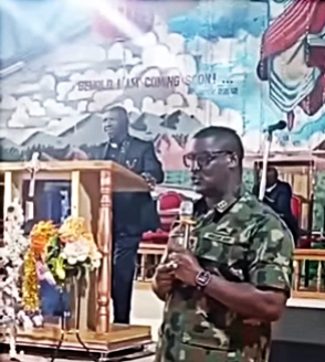 나이지리아 군 대표가 에제키엘 다초모 목사의 교회를 찾아 보호를 약속했다