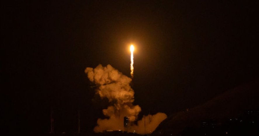 한국형 발사체 누리호가 27일 새벽 전남 고흥군 나로우주센터에서 발사되고 있다. ⓒ뉴시스
