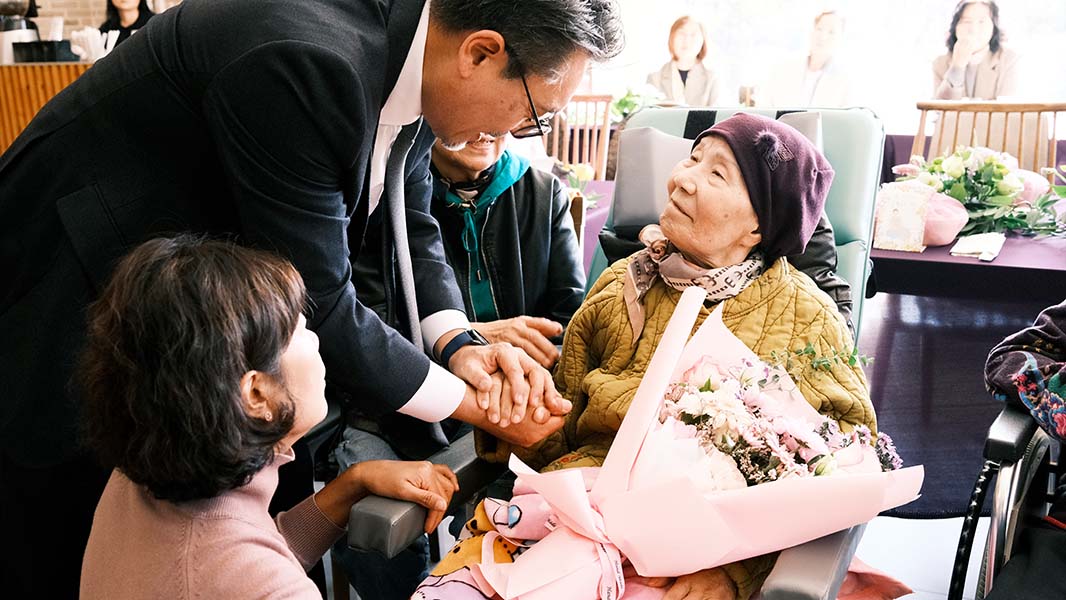 하이패밀리가 제공한 한 노인의 '엔딩 파티' 현장의 모습