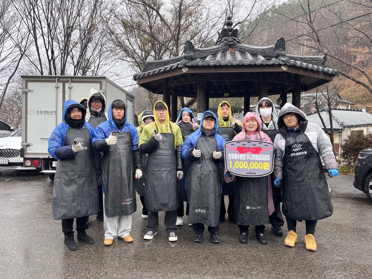 예수병원 주니어 임상과장회가 지난해에 이어 올해도 연말을 맞아 지역사회를 위한 연탄 나눔 봉사활동을 진행했다
