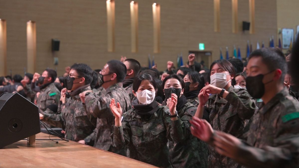 사단법인 청년선교와 새물결선교회, 포도나무교회 연합은 충북 괴산 육군학생군사학교에서 동계입영훈련에 참여 중인 ROTC 학군단 66기 후보생들을 대상으로 주일 예배와 전도 집회를 진행했다.