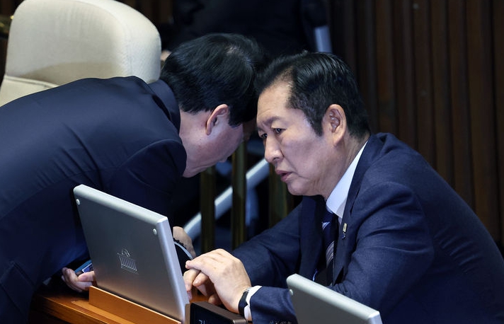 더불어민주당 정청래 대표와 박수현 수석대변인