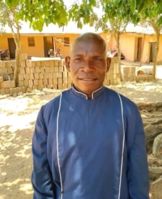 불루스 마다키 목사의 생전 모습