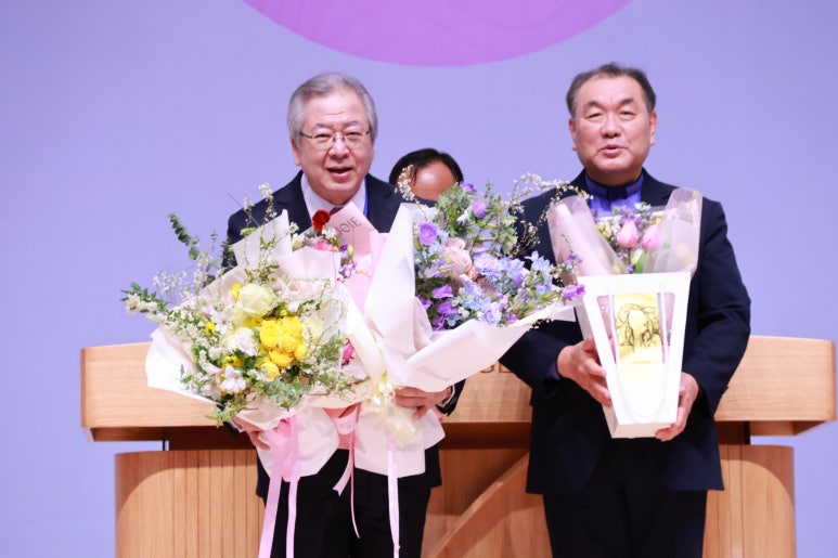 거룩한방파제 통합국민대회와 함께하는 예배 8대 이사장 김운성 목사 취임식