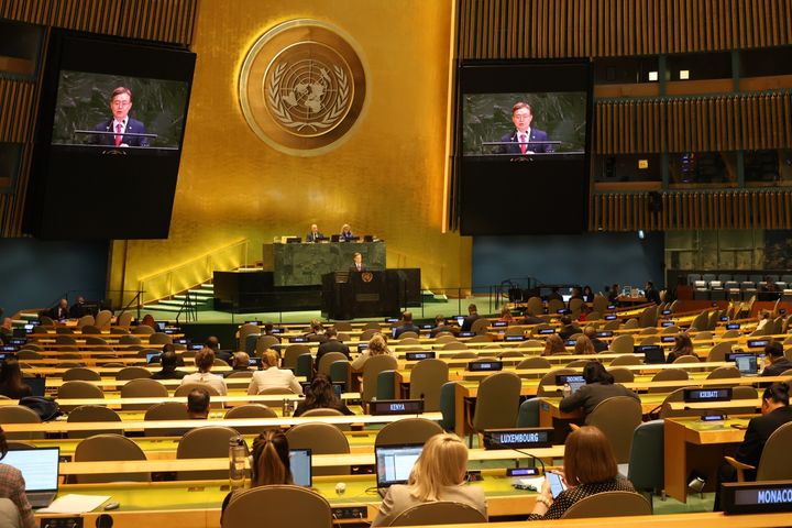 유엔총회에서 북한의 인권 침해·위반 문제 해결을 위한 고위급회의