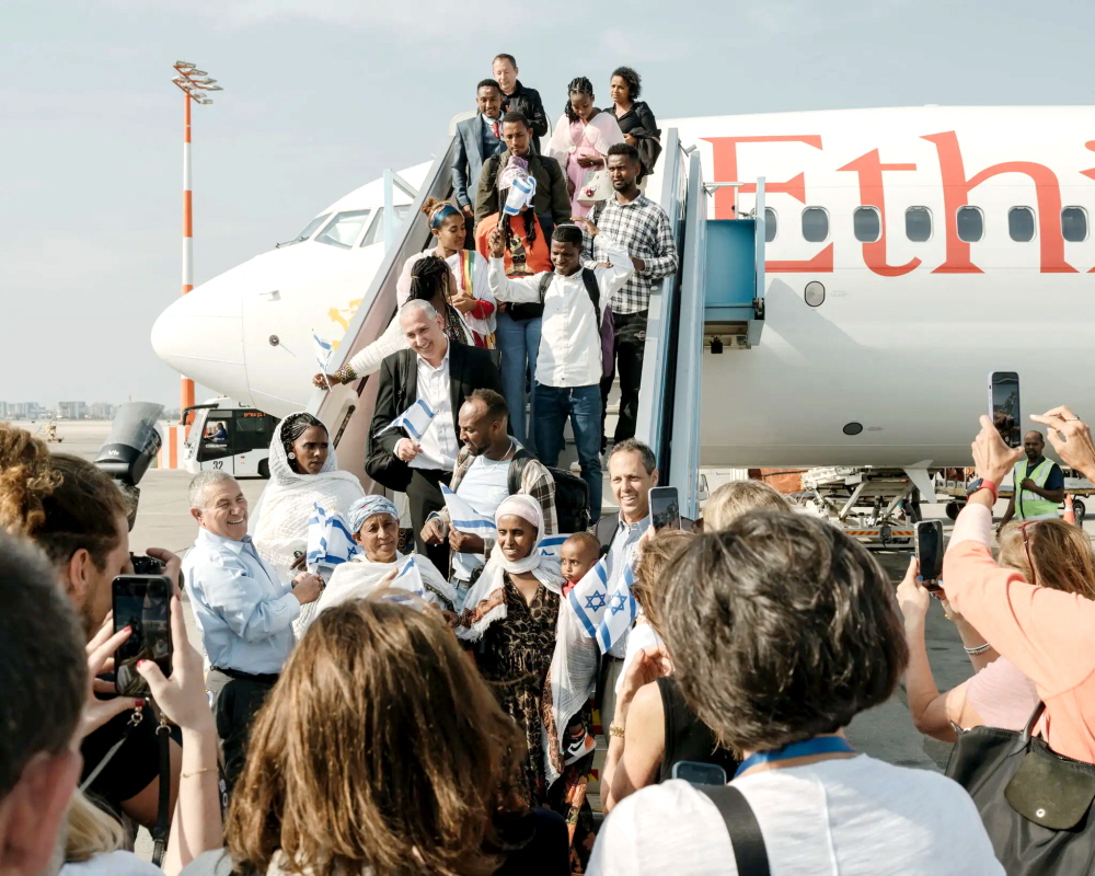 이스라엘 벤구리온 공항에 발을 내딛은 에티오피아 유대인들. ⓒ원뉴맨패밀리