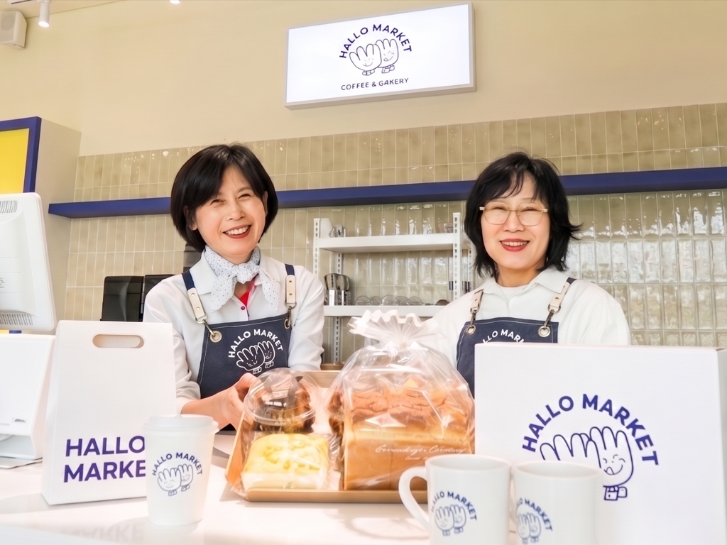 ‘할로마켓’ 2호점에서 시니어가 직접 만든 베이커리 제품을 선보이고 있다