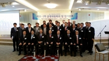 한국장로교총연합회 총대들이 제31회 임시총회를 마치고 기념촬영을 하고 있다.