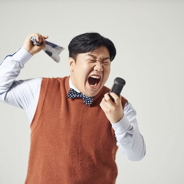 이상민, 추미애 지사실로 빨대 250개 보냈다
