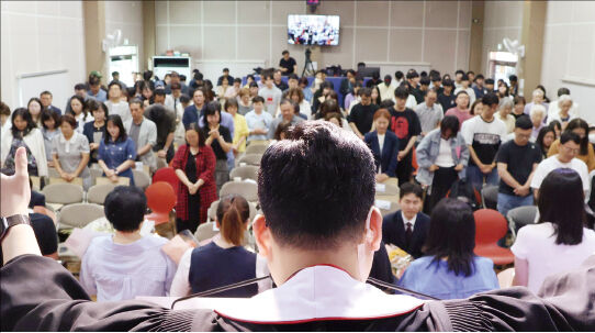 거룩한빛광성교회의 28번째 분립개척 교회인 거룩한빛등대교회 예배 모습.