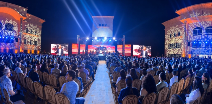 요르단 암만의 요르단복음주의신학교 안뜰에서 열린 ‘그리스도, 우리의 소망(Christ Our Hope)’ 전도집회