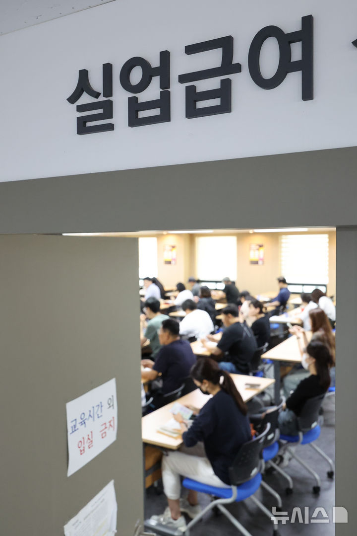 실업급여 3번 이상 챙긴 수급자 지난해 11만명