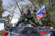 우크라이나 군부대 장악한 친러시아 민병대