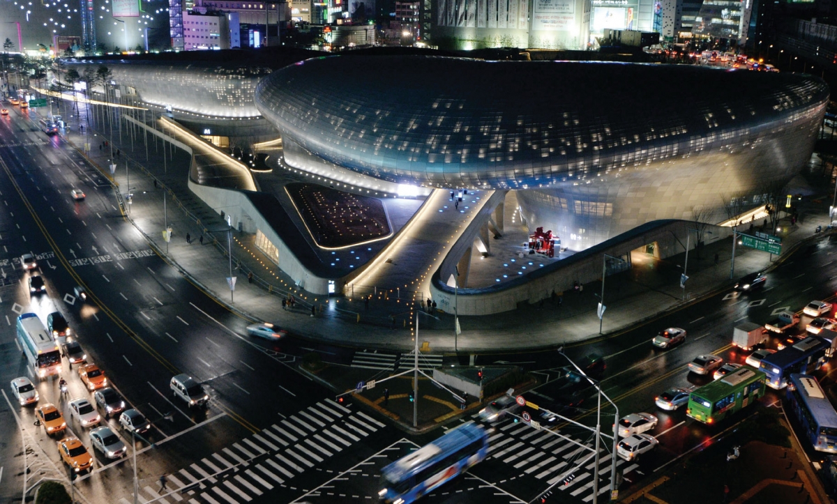 개관 기다리는 동대문디자인플라자