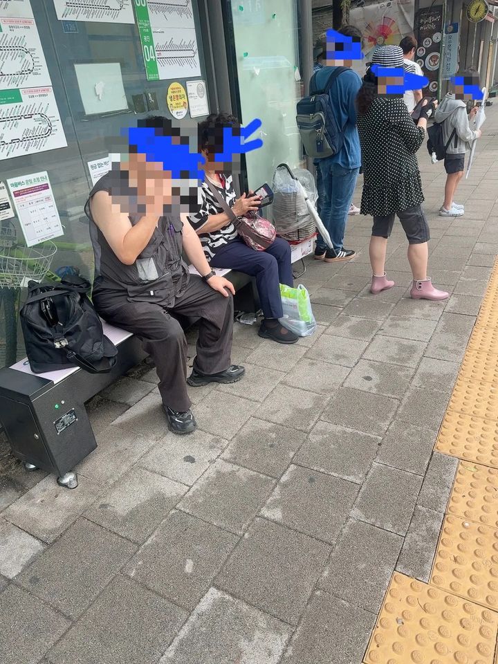 승객 곁 정류장 좌석서 흡연한 남성에 비판 확산