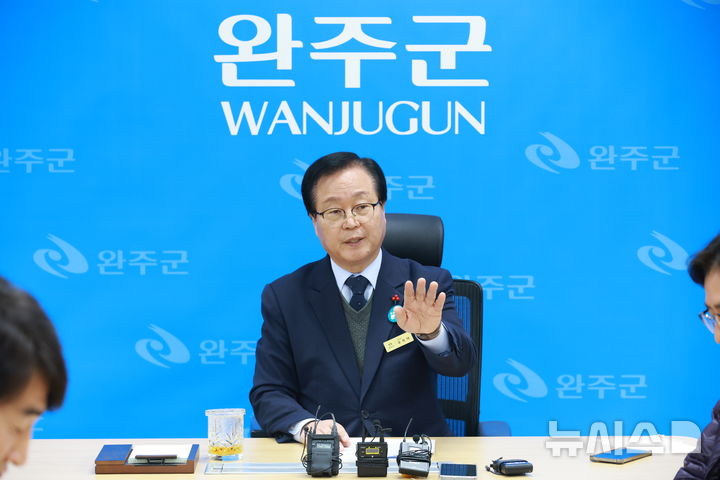 경찰, '선거법 위반 혐의' 유희태 완주군수 소환