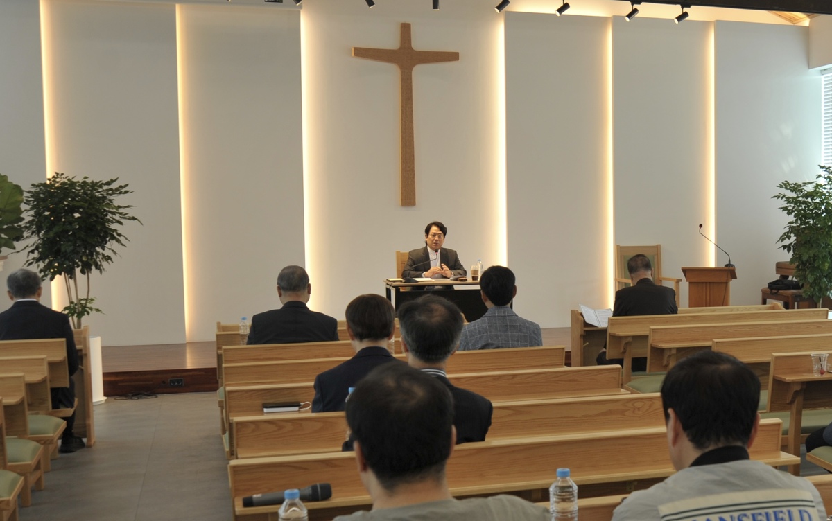 예성 부총회장 이상문 목사가 최근 총회 회관에서 제도 개선 취지를 설명하던 모습. 