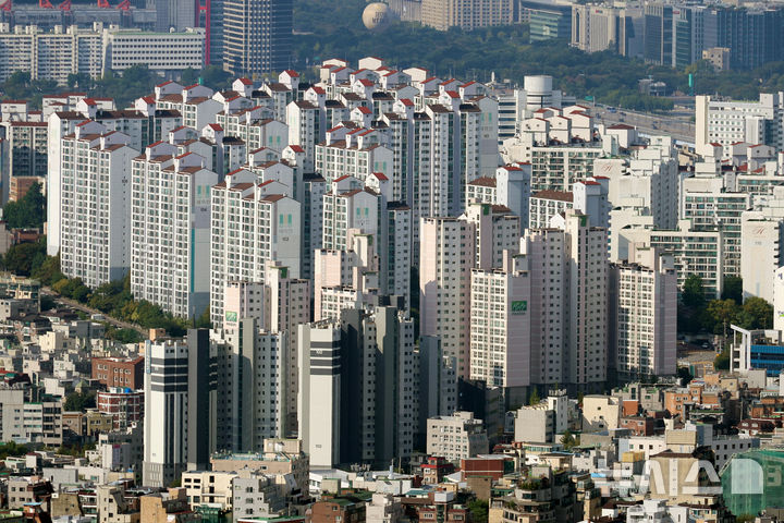 서울 아파트 월세 비중 51%… 전세 첫 추월