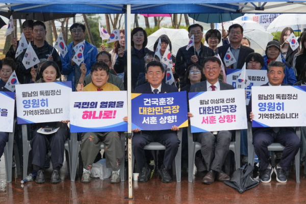 서천군이 지난 24일 한산면 종지리 월남 이상재 선생 생가지에서 탄신 176주년을 기념하는 '제13회 이상재 문화제'를 열고 있다
