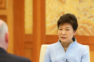월스트리트저널과 인터뷰하는 박근혜 대통령