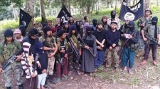 통합선언을 하고 IS 지도자 아부 바크르 알 바그다디에게 충성을 맹세하는 4개 테러단체 관계자들 동영상 캡춰.