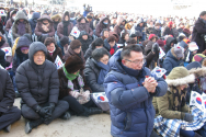 순서자들의 기도에 따라, 청중들도 함께 간절히 기도했다.