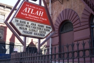 뉴욕 할렘가에 위치한 아틀라 월드와이드 처치(Atlah Worldwide Church)